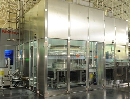 Soufflage – Remplissage – Bouchage Combiblock d’eau embouteillée