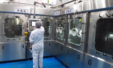 Soufflage – Remplissage – Bouchage Combiblock aseptique