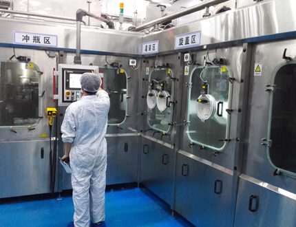 Soufflage – Remplissage – Bouchage Combiblock aseptique