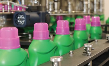 Remplissage de produits ménagers et de soins personnels